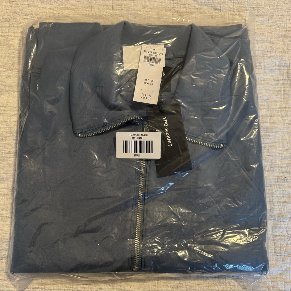 Abercrombie YPB NeoKNIT half zip. Blue